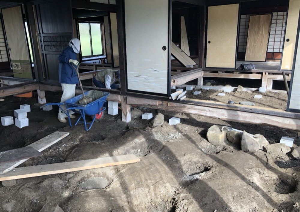 床下改修中のhinatabocco guesthouse